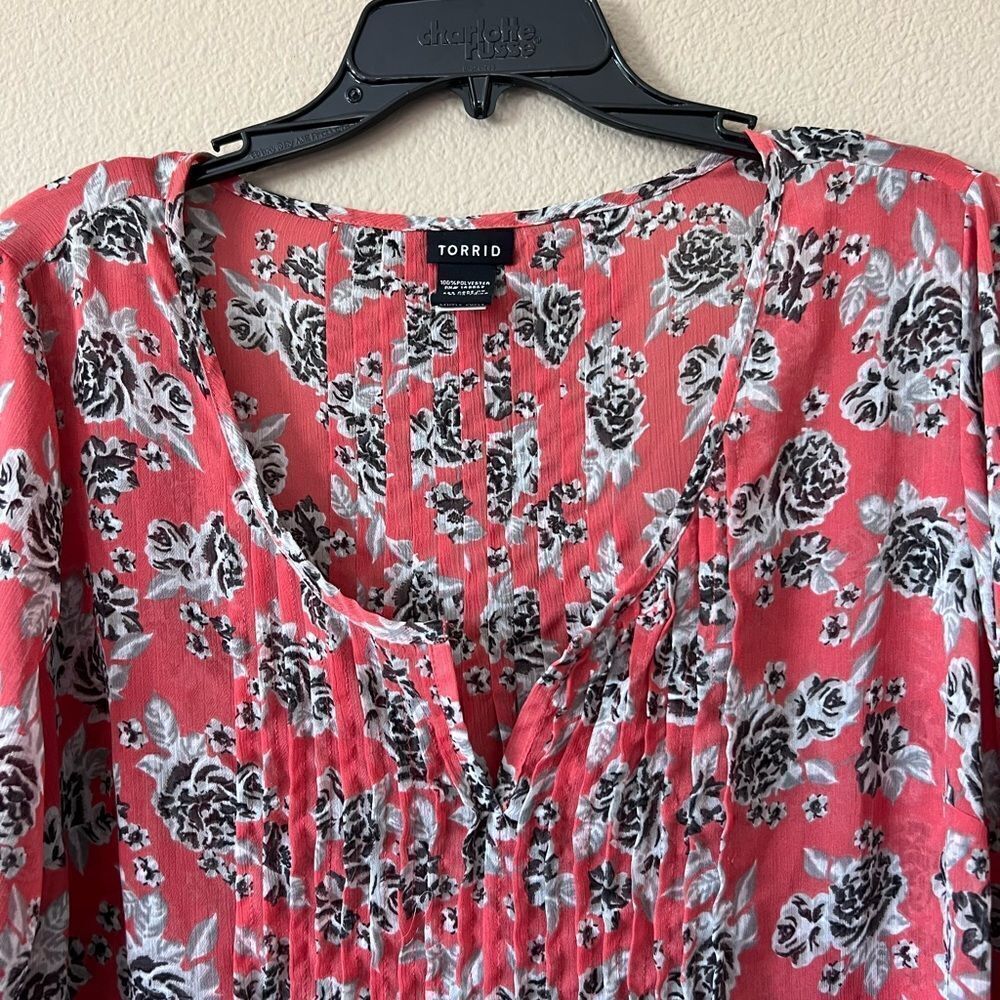 Torrid Floral Print Chiffon Pintuck Top - Picture 5 of 9